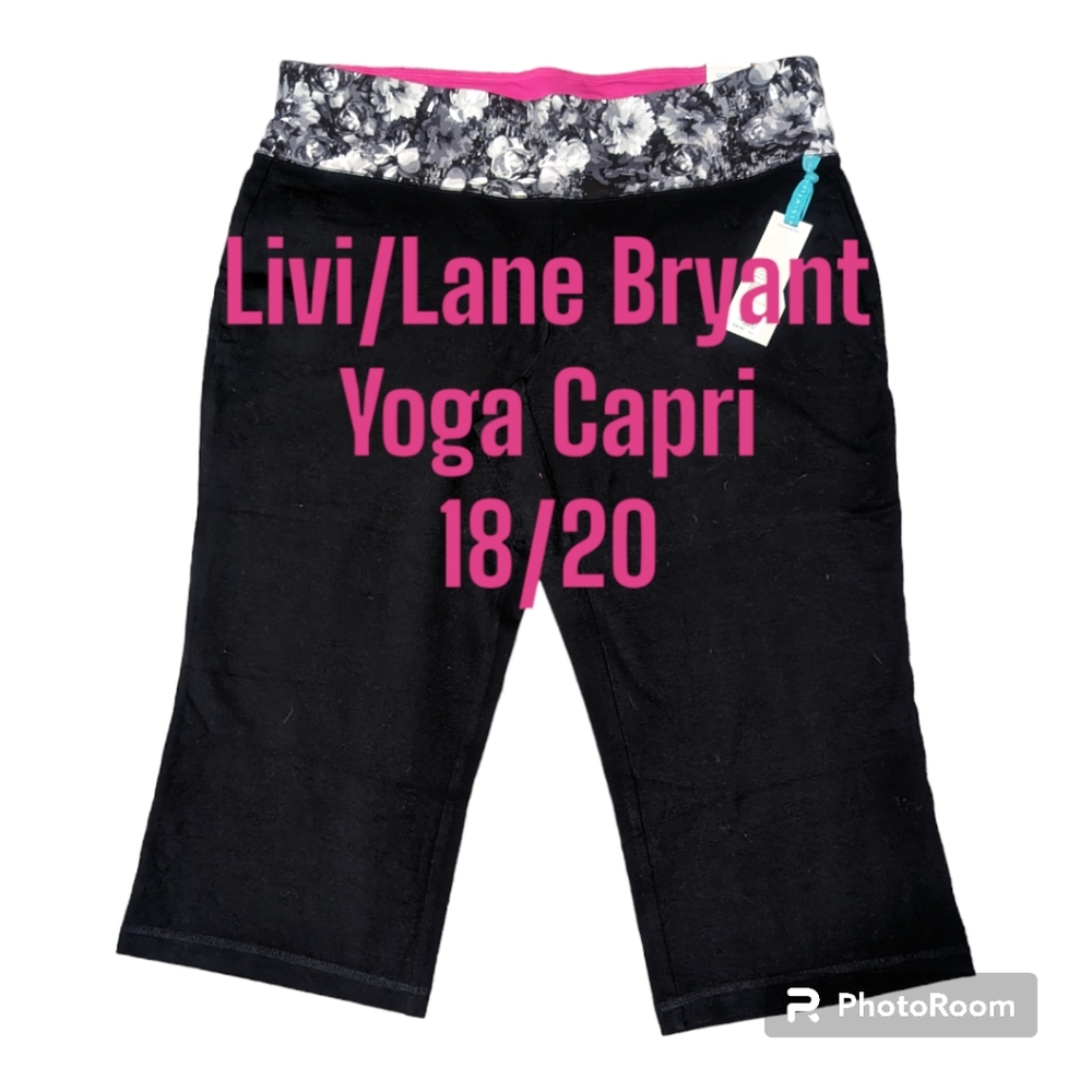 BNWT Livi Lane Bryant Magenta Floral Yoga Capri
